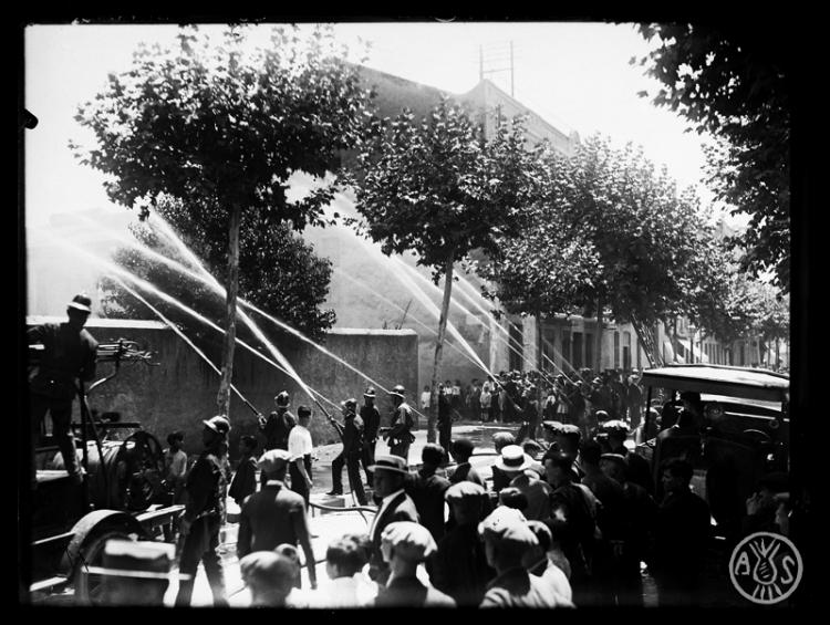 Bombers fent demostracions. Sabadell