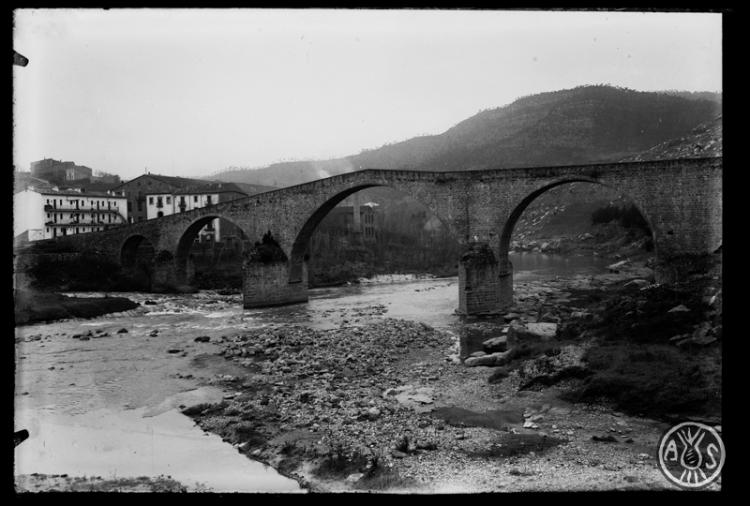 Pont romànic a Castellbell i el Vilar