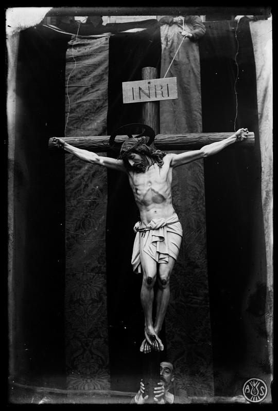 Talla de fusta d'un Sant Crist.. Sabadell