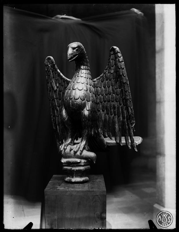 Faristol de fusta en forma d'àguila del monestir de Sant Cugat del Vallès