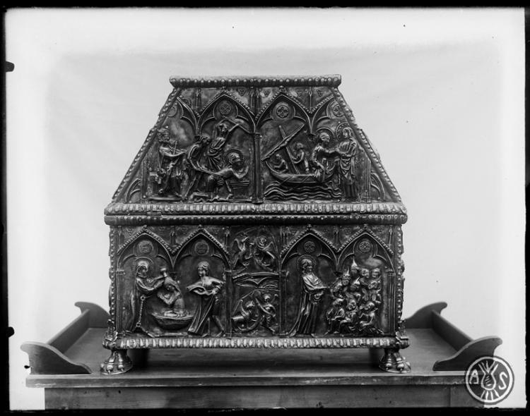 Arqueta reliquari (frontal anvers) d'argent de Sant Cugat del Vallès