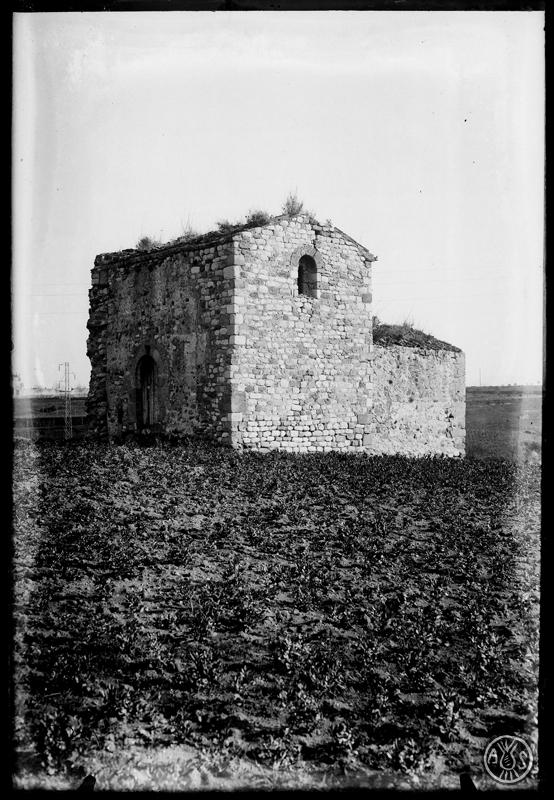 Ermita de Sant Nicolau abans de la restauració. Sabadell