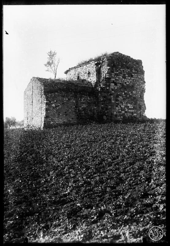 Ermita de Sant Nicolau abans de la restauració. Sabadell