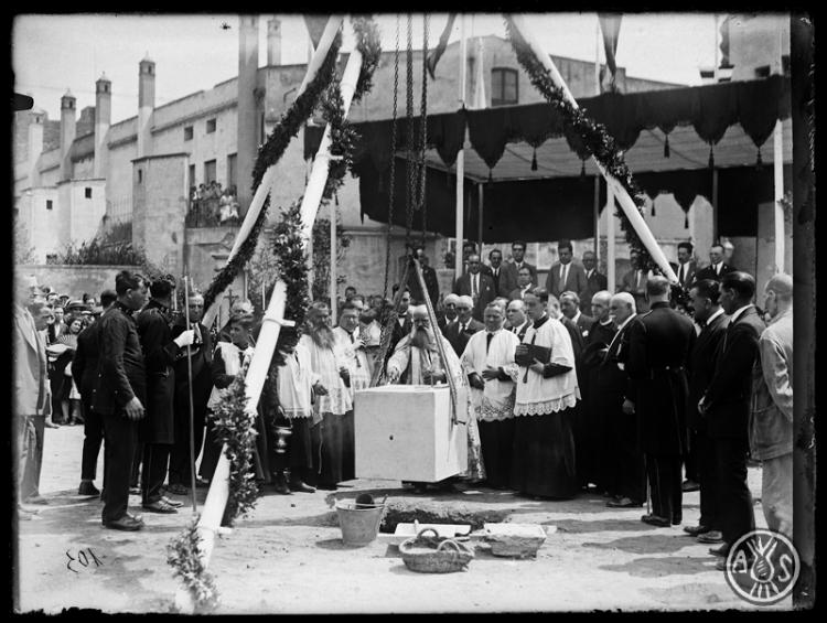 Col.locació de la primera pedra del Mercat Central. Sabadell
