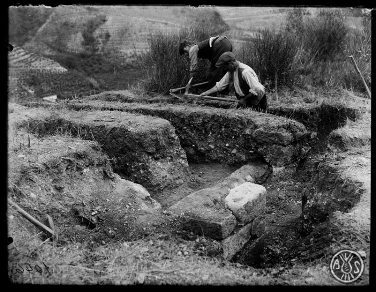 Excavacions al turó d'Arraona. Sabadell