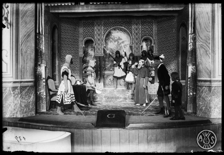 Representació de la Vida de Sant Lluís per la Secció Teatral de l'Acadèmia Catòlica. Sabadell