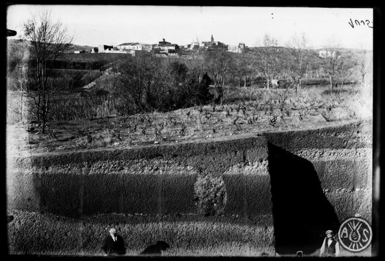 Sitja de gra descoberta al costat de l'estació dels Ferrocarrils Catalans de Sant Quirze del Vallès