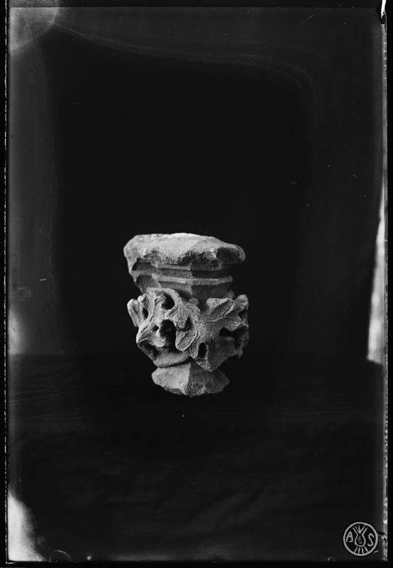 Capitell del segle XV de la porta de l'església de Sant Feliu. Sabadell