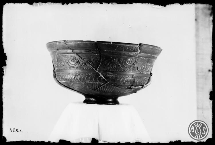Vas ceràmic de terra sigillata de l'època íbero-romana el dia de la inauguració del Museu d'Història de la Ciutat. Sabadell