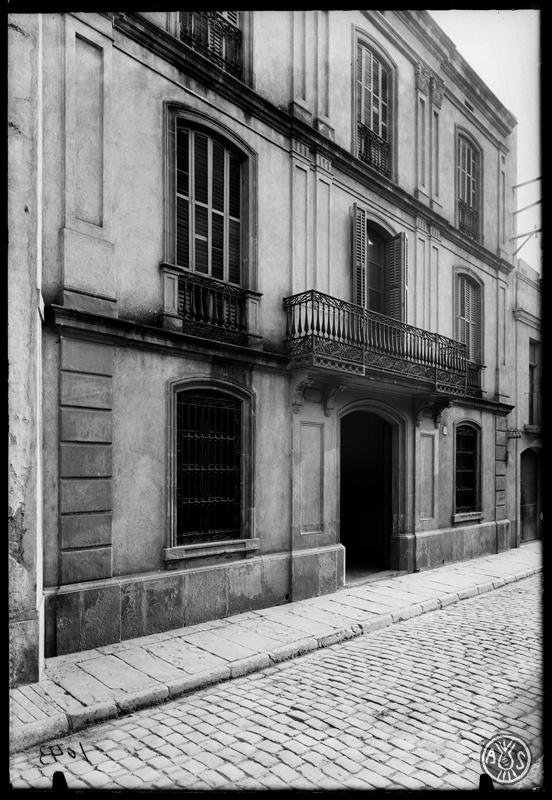 Façana del Museu d'Història de Sabadell al carrer Sant Antoni. Sabadell