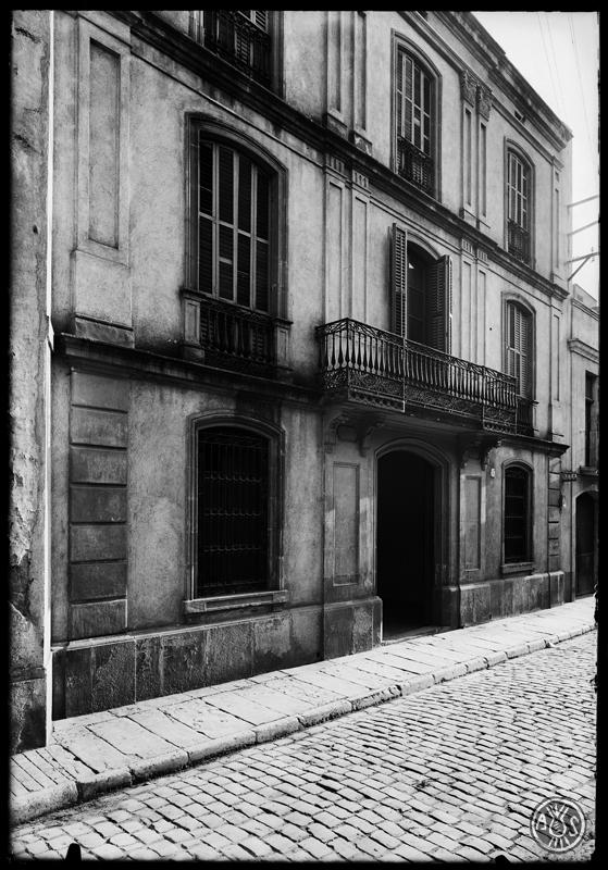 Façana del Museu d'Història de Sabadell al carrer Sant Antoni. Sabadell