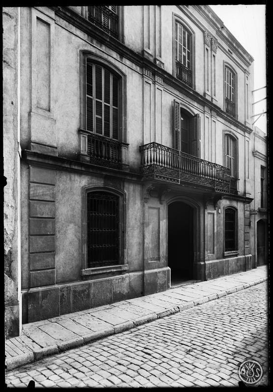 Façana del Museu d'Història de Sabadell al carrer Sant Antoni. Sabadell