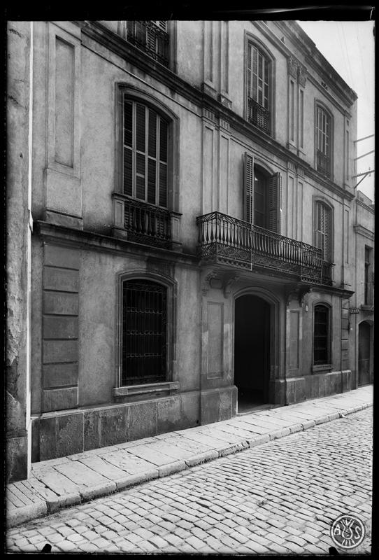 Façana del Museu d'Història de Sabadell al carrer Sant Antoni. Sabadell