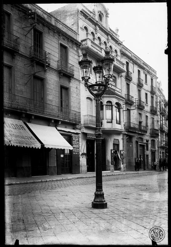 Nou fanal al passeig de la Plaça Major. Sabadell