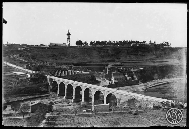 Panoràmica del Pont de la Salut sobre el Riu Ripoll. Sabadell