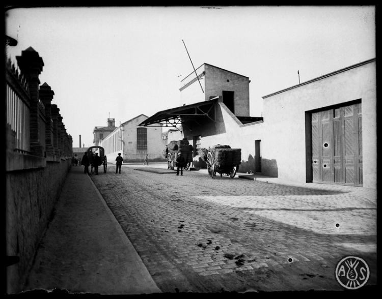 Bàscula pública de l'Ajuntament al carrer d'Alfons Sala. Sabadell
