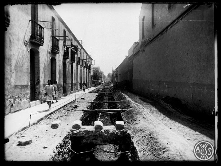 Obres de clavegueram al carrer Argüelles, actualment Sallarès i Pla. Sabadell