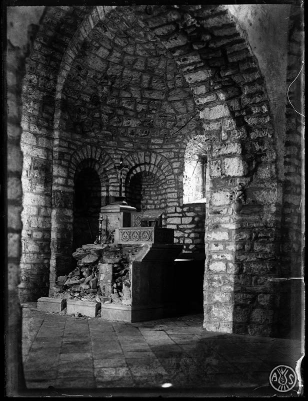 Interior del monestir benedictí de Sant Llorenç del Munt al cim de la muntanya de la Mola