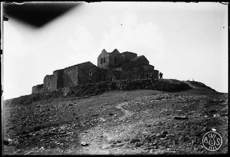 Monestir de Sant Llorenç del Munt dalt de la Mola