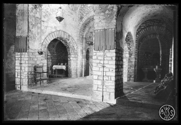 Interior del monestir benedictí de Sant Llorenç del Munt al cim de la muntanya de la Mola