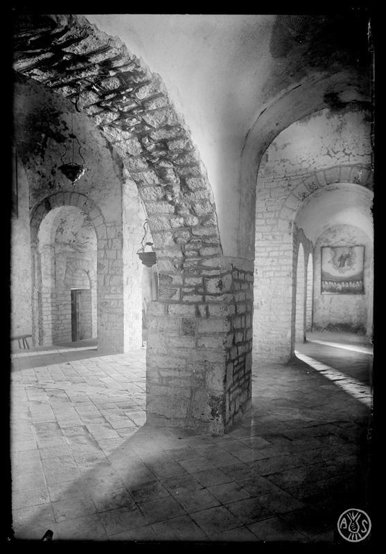 Interior del monestir benedictí de Sant Llorenç del Munt al cim de la muntanya de la Mola