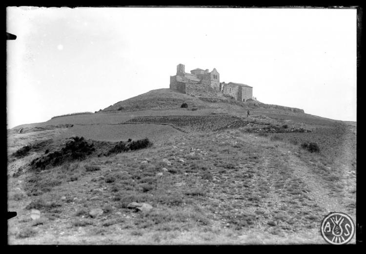 Vista sud o sud-oest del monestir benedictí de Sant Llorenç del Munt