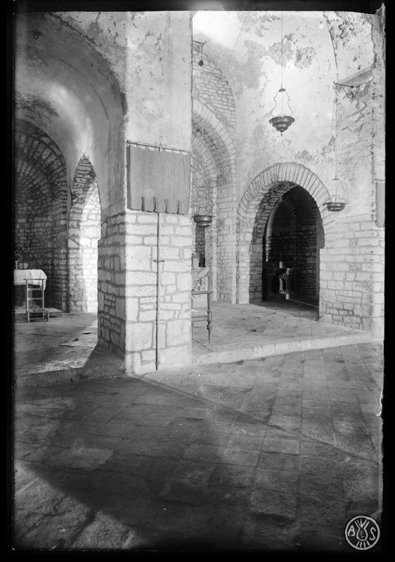 Interior del monestir benedictí de Sant Llorenç del Munt al cim de la muntanya de la Mola
