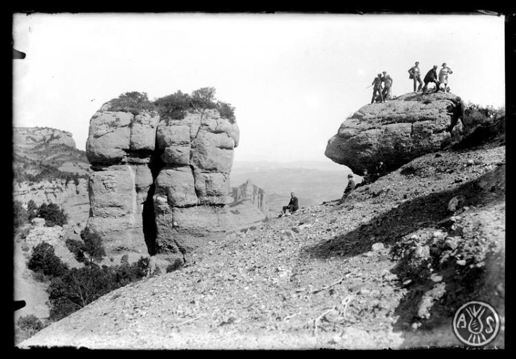 Excursionistes a la Cova del Drac. Sant Llorenç del Munt