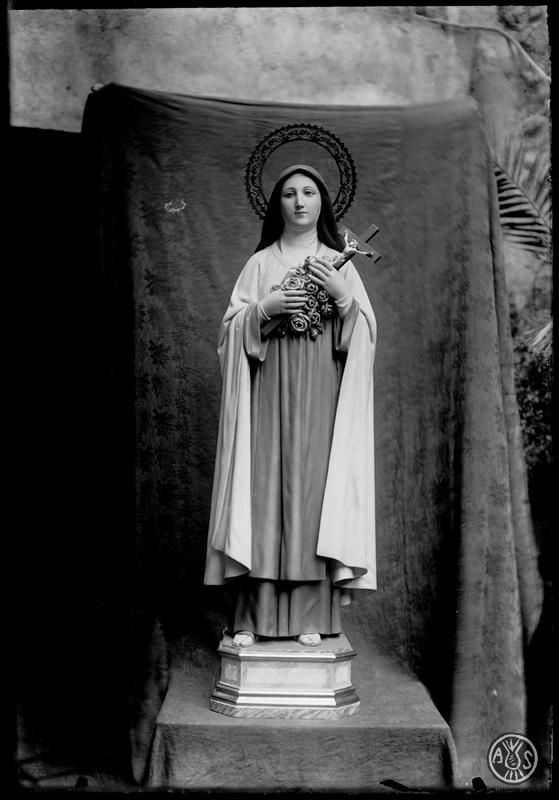 Imatge de Santa Teresa de l'Església de l'Immaculat Cor de Maria, popularment coneguda com els Padres. Sabadell