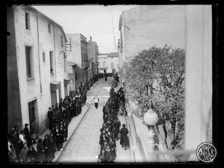 Via Crucis de Divendres Sant al carrer Sant Quirze. Sabadell