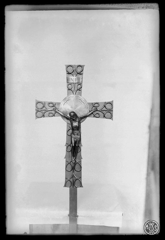 Creu d'altar del cambril del santuari de Mare de Déu de la Salut. Sabadell