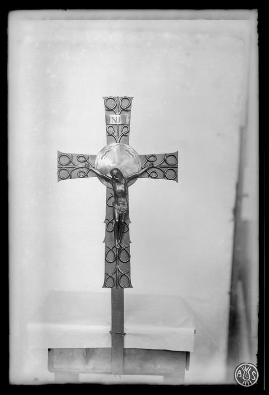 Creu d'altar del cambril del santuari de Nostra Senyora de la Salut. Sabadell