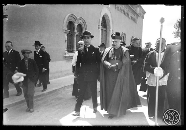 L'alcalde de Sabadell Esteve Maria Relat Corominas (esquerra) i el bisbe de Barcelona Ramon Guillament Coma (dreta) durant un acte al santuari de la Mare de Déu de la Salut. Sabadell