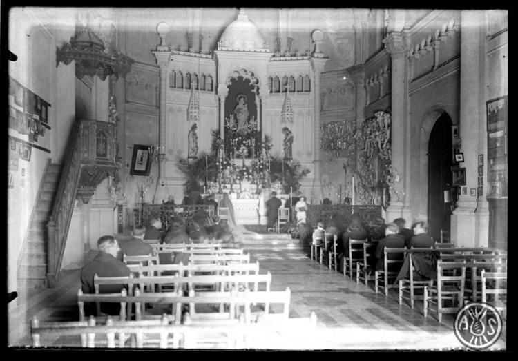 Interior del santuari de la Mare de Déu de la Salut. Sabadell
