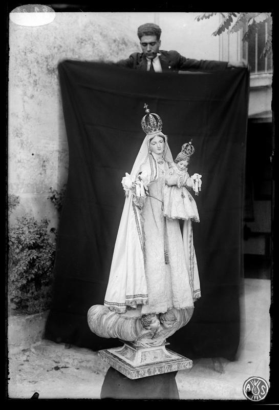 Antiga imatge de la Mare de Déu de la Salut conservada en el cambril del santuari