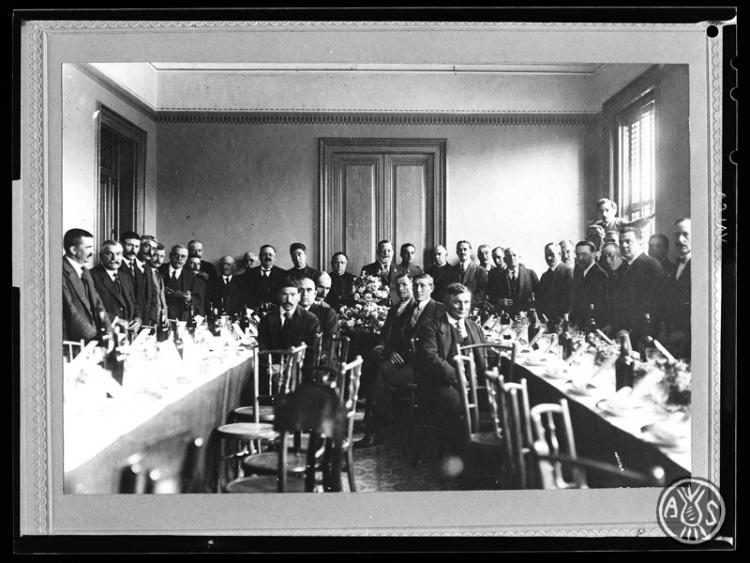 Banquet dels membres de la Cambra Agrícola Oficial en honor al seu president Antoni Oliver el dia de Sant Isidre. Sabadell