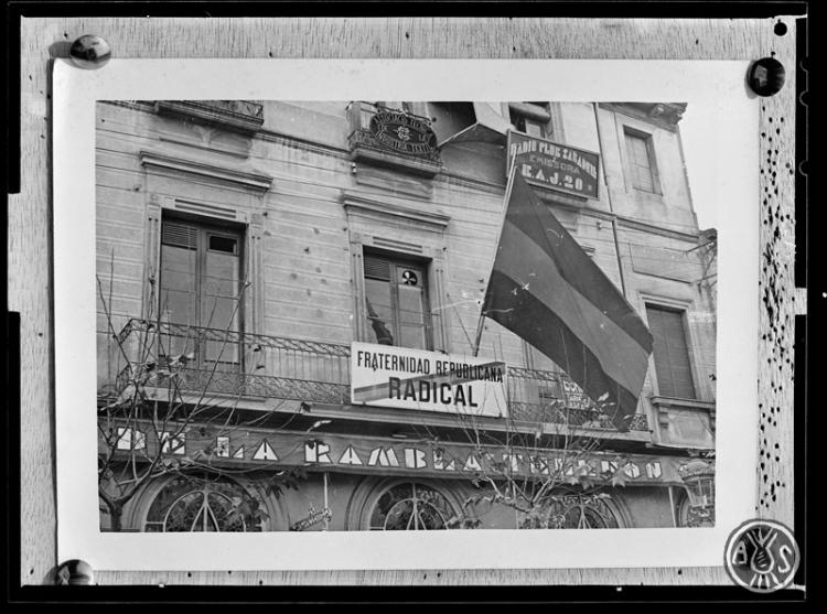 Façana de l'edifici del cafè de Cal Jan, seu social d'entitats com: Radio Club Sabadell EAJ20, Fraternidad Republicana Radical o l'Associació Tècnica de la Industria de Sabadell