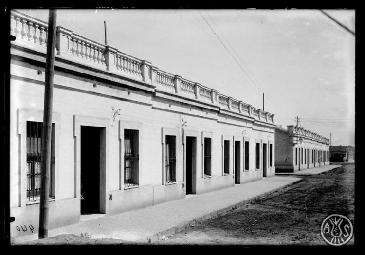 Cases barates construides per la cooperativa La Benéfica del Vallès  al carrer Batllevell. Sabadell