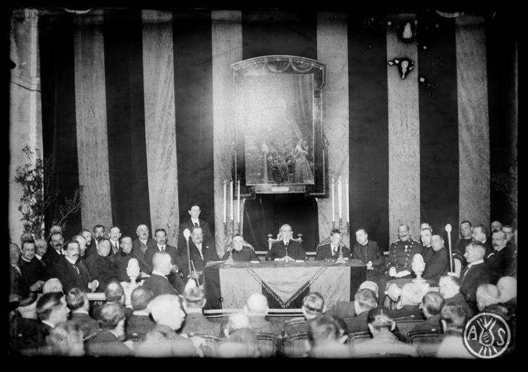 Presidència de la sessió necrològica en memòria del Doctor Sardà i Salvany a l'Acadèmia Catòlica. Sabadell
