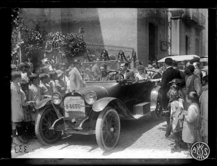Benedicció de cotxes el dia de Sant Cristòfol. Sabadell