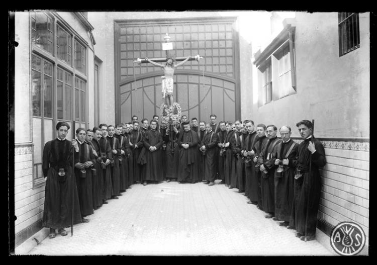 Secció de portants de la imatge del Sant Crist de la parròquia de la Santíssima Trinitat. Sabadell