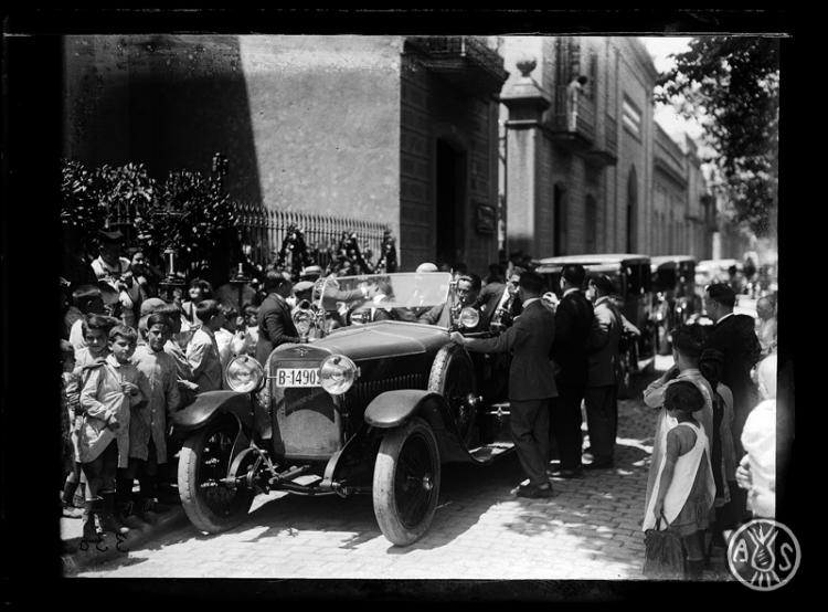 Benedicció de cotxes el dia de Sant Cristòfol. Sabadell
