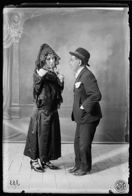 Els Nuvis, personatges de lobra teatral LEncís de Can Feu, original de J. Serracant Manau. Sabadell