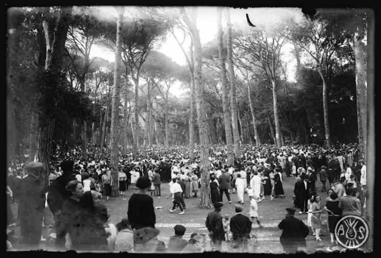 Ball de sardanes al bosc de Can Feu. Sabadell