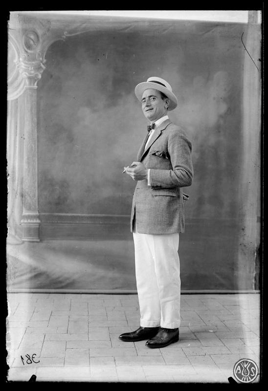 Enric representat per l'actor Jacint Creus en l'obra de teatre L'encís de Can feu de J. Serracant Manau. Sabadell