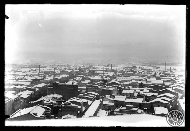 Vista panoràmica de Sabadell nevat des del campanar de Sant Feliu. Sabadell