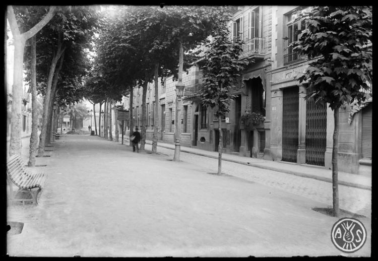 La Rambla de Sabadell cantonada amb el carrer Sant Pere. Sabadell