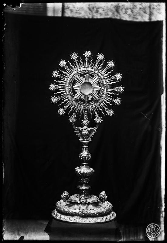 Custòdia de plata repussada de l'església de Sant Feliu. Sabadell