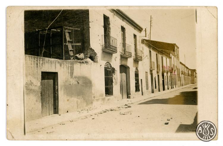 Façana de la Federación Obrera de Sabadell amb impactes de bala en motiu de la Vaga general. Carrer de l'Estrella. Sabadell. Edició postal.