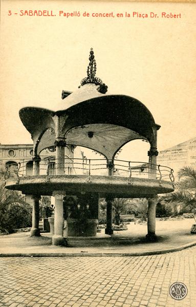 3. Sabadell. Papelló de concert, en la plaza del Dr. Robert.